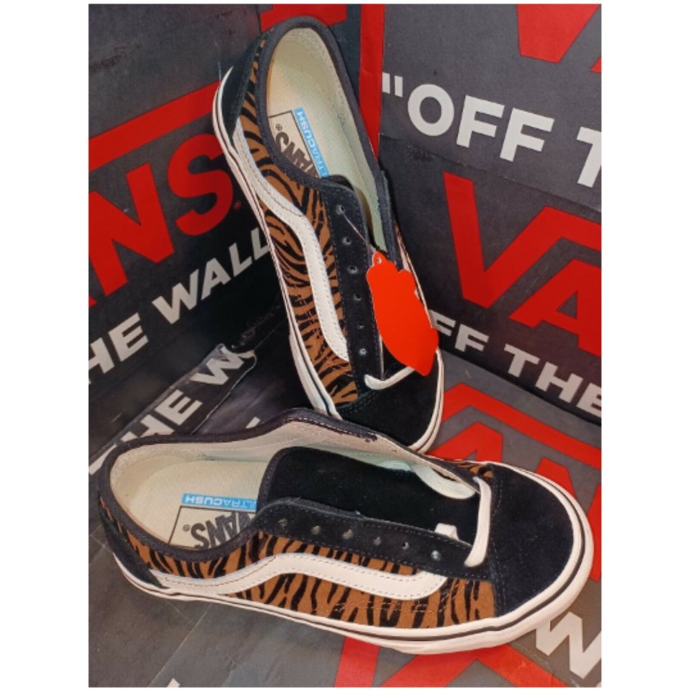 Vans Style 36 Decon Sf (Animal Stripes) Black Marshmallow Womens 5.5 VNOA5HYR9ZY